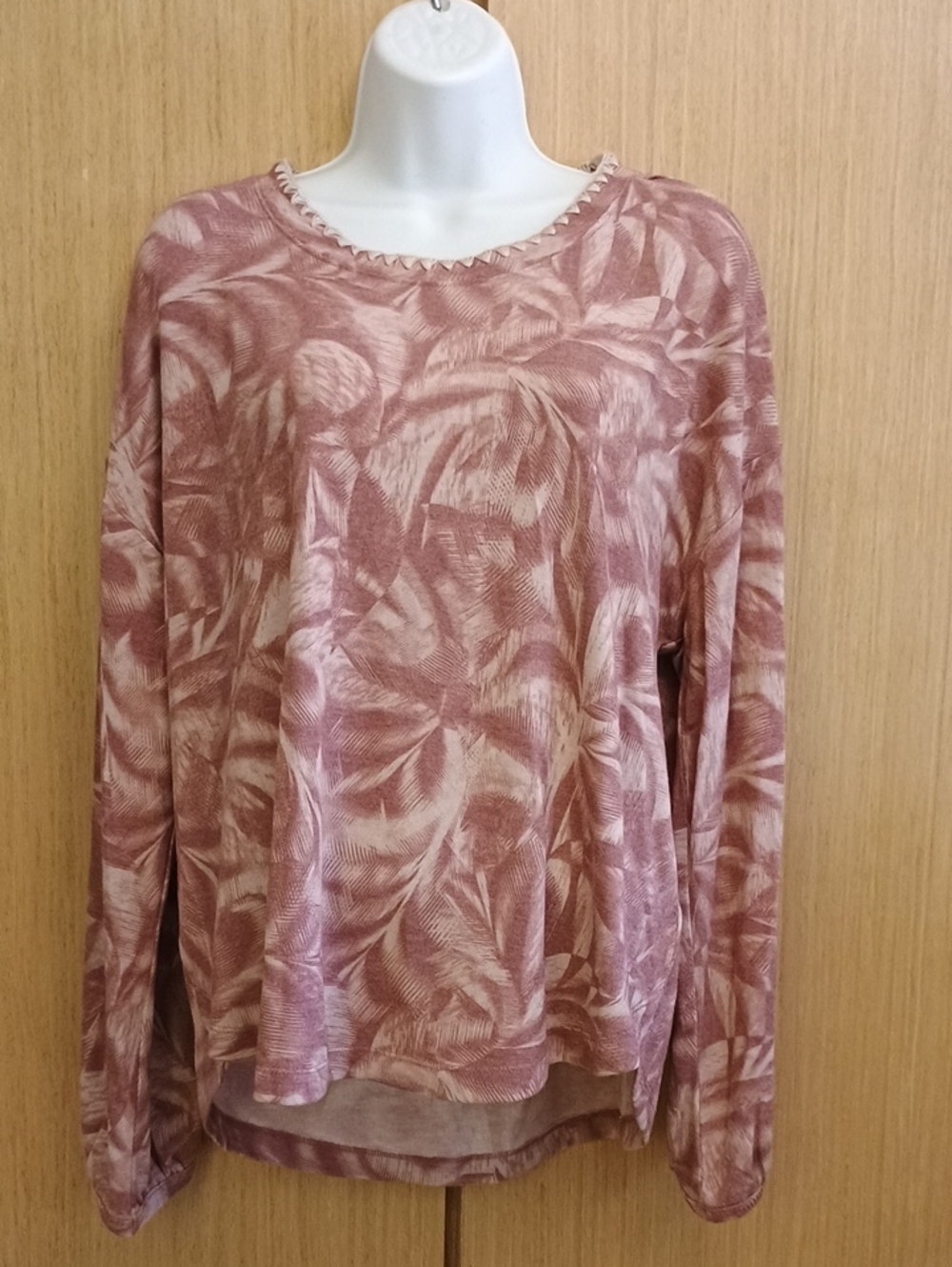 Democracy SZ XL Mauve Palm-Print Long Sleeve Tee
